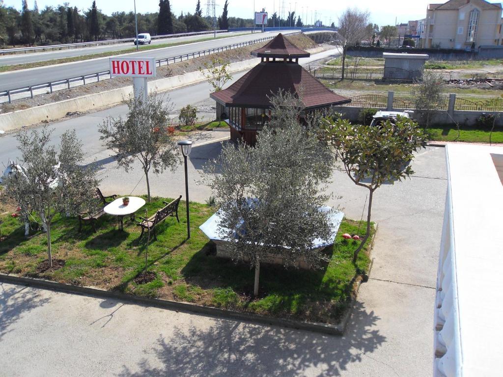 Hotel Lovcen Podgorica Exterior foto